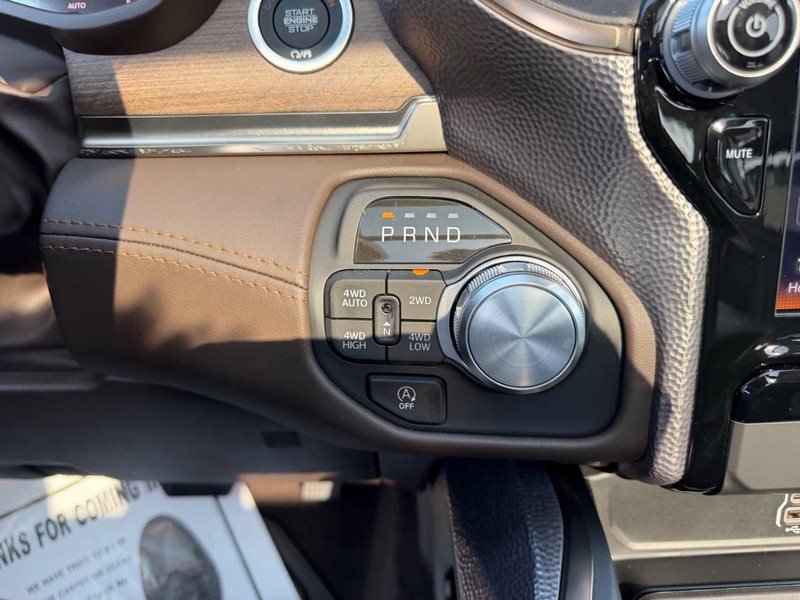 Ram 1500 Vehicle Full-screen Gallery Image 17