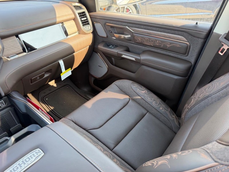 Ram 1500 Vehicle Full-screen Gallery Image 18