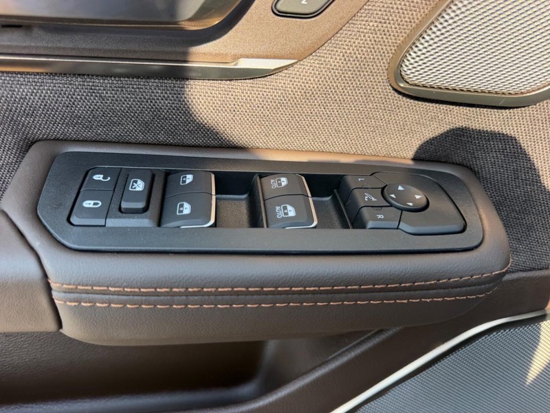 Ram 1500 Vehicle Full-screen Gallery Image 19