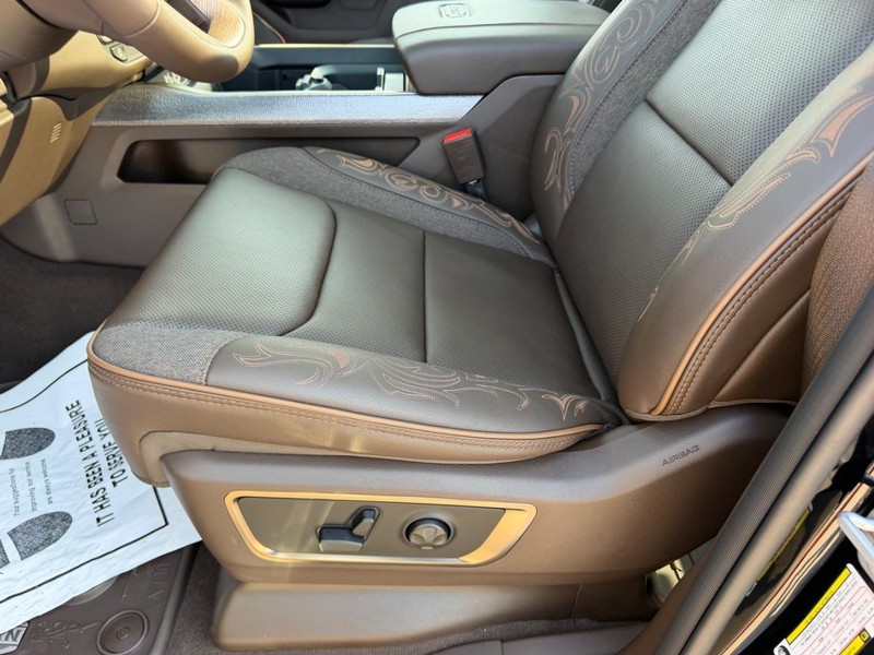 Ram 1500 Vehicle Full-screen Gallery Image 21