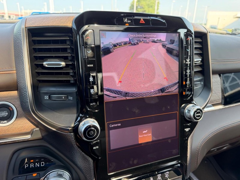 Ram 1500 Vehicle Full-screen Gallery Image 23