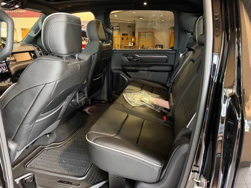 Ram 1500 Vehicle Full-screen Gallery Image 8