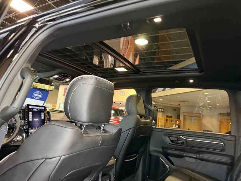 Ram 1500 Vehicle Full-screen Gallery Image 9