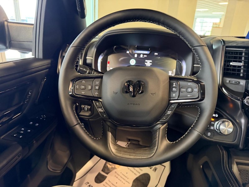 Ram 1500 Vehicle Full-screen Gallery Image 11