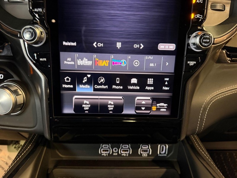 Ram 1500 Vehicle Full-screen Gallery Image 16