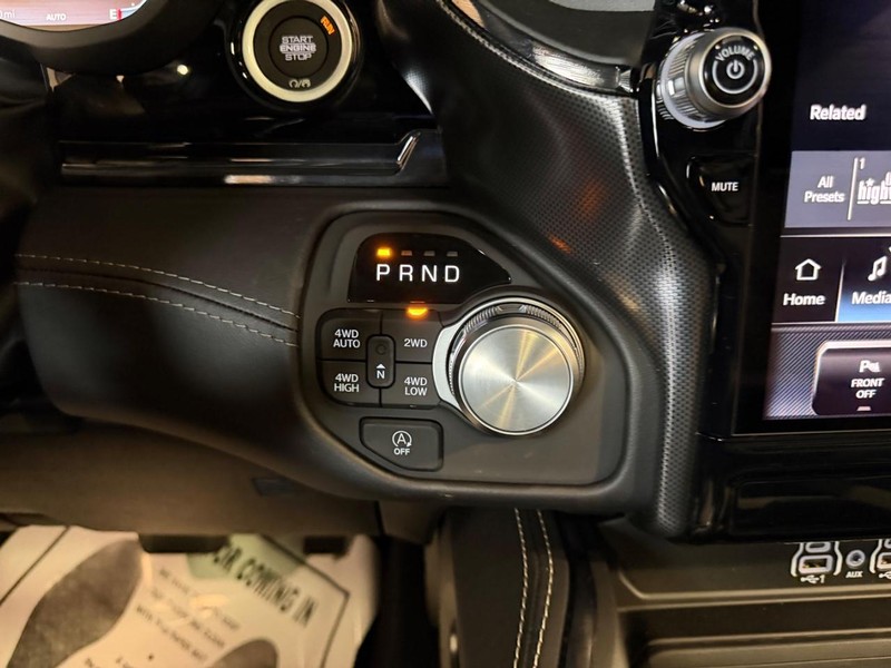 Ram 1500 Vehicle Full-screen Gallery Image 17