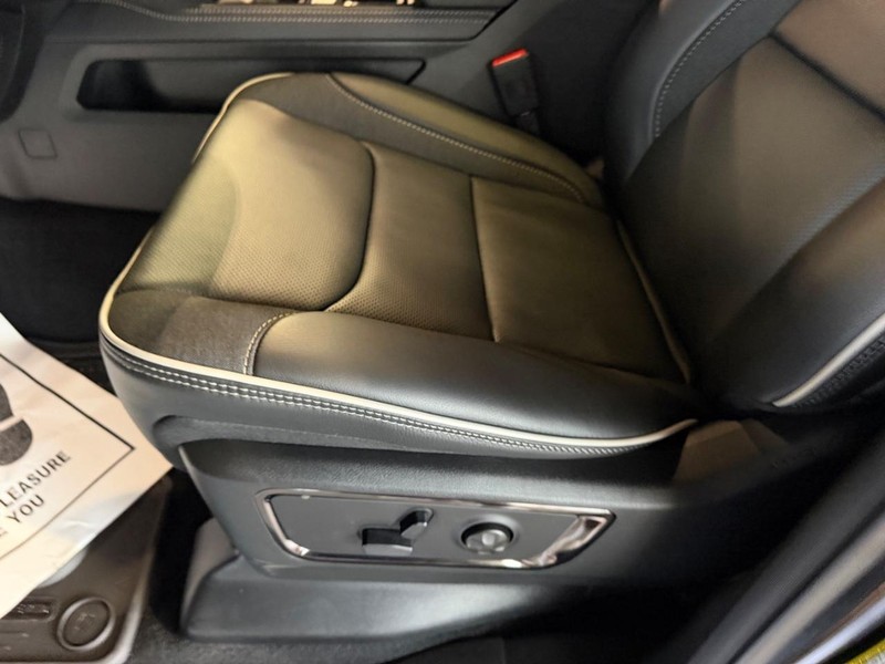 Ram 1500 Vehicle Full-screen Gallery Image 21