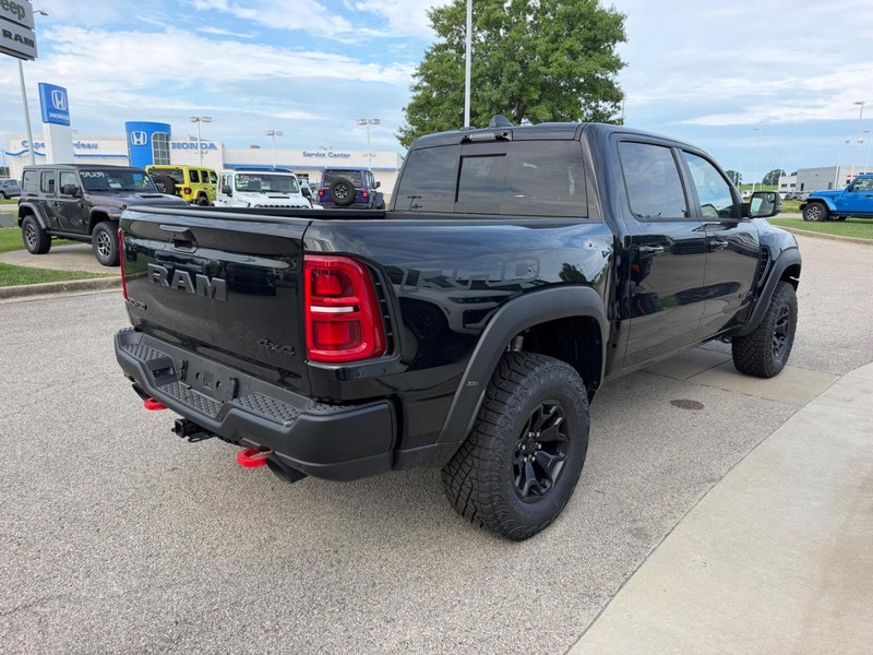 Ram 1500 Vehicle Full-screen Gallery Image 4