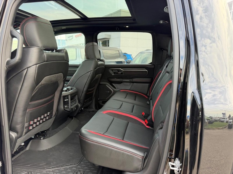 Ram 1500 Vehicle Full-screen Gallery Image 8