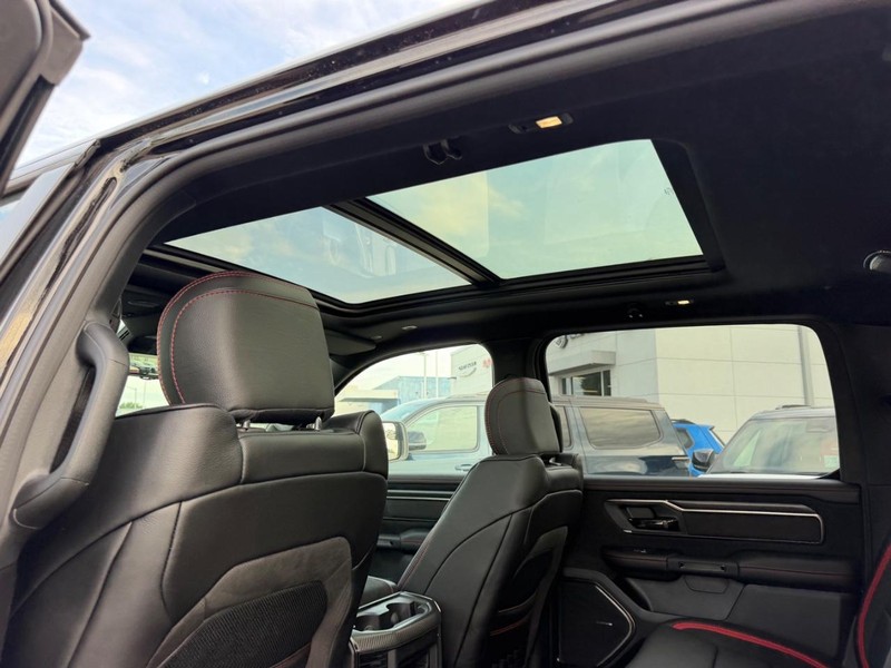 Ram 1500 Vehicle Full-screen Gallery Image 9
