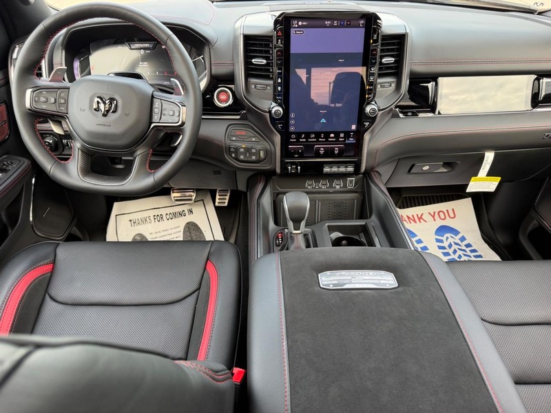 Ram 1500 Vehicle Full-screen Gallery Image 10