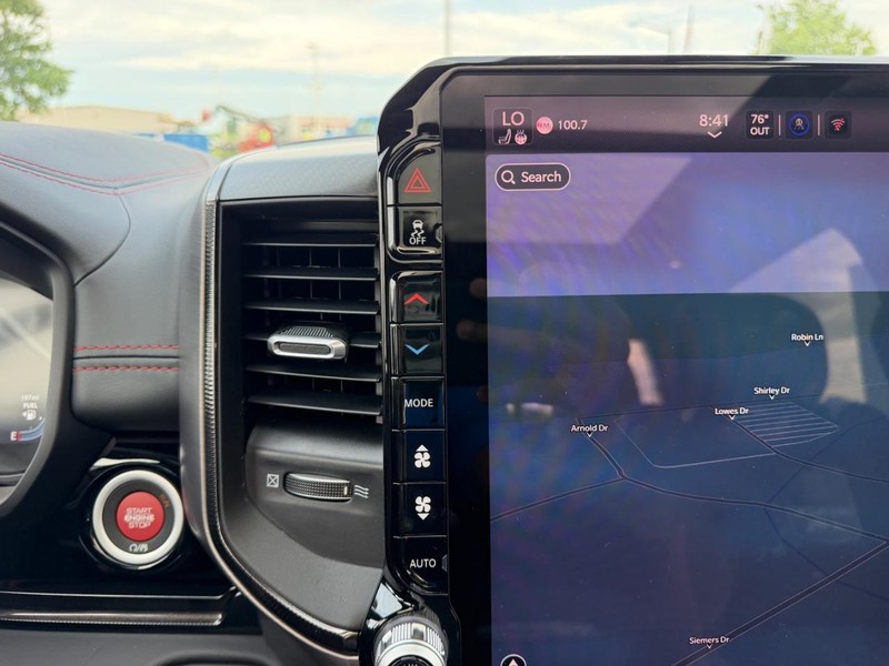 Ram 1500 Vehicle Full-screen Gallery Image 15