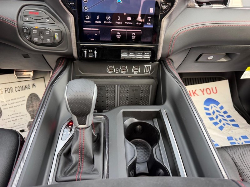 Ram 1500 Vehicle Full-screen Gallery Image 17