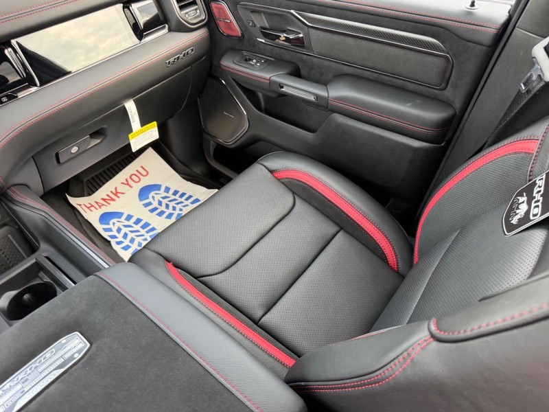 Ram 1500 Vehicle Full-screen Gallery Image 18