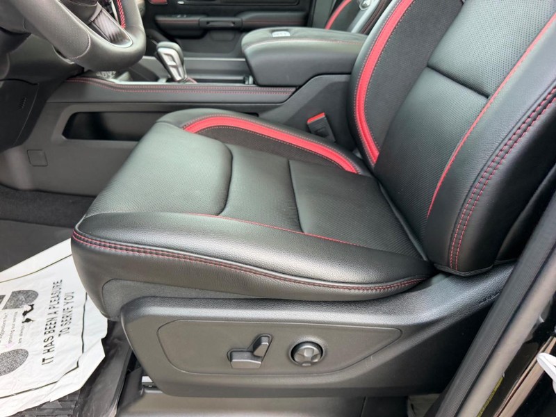Ram 1500 Vehicle Full-screen Gallery Image 21