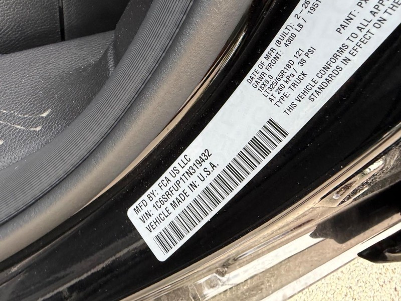 Ram 1500 Vehicle Full-screen Gallery Image 24