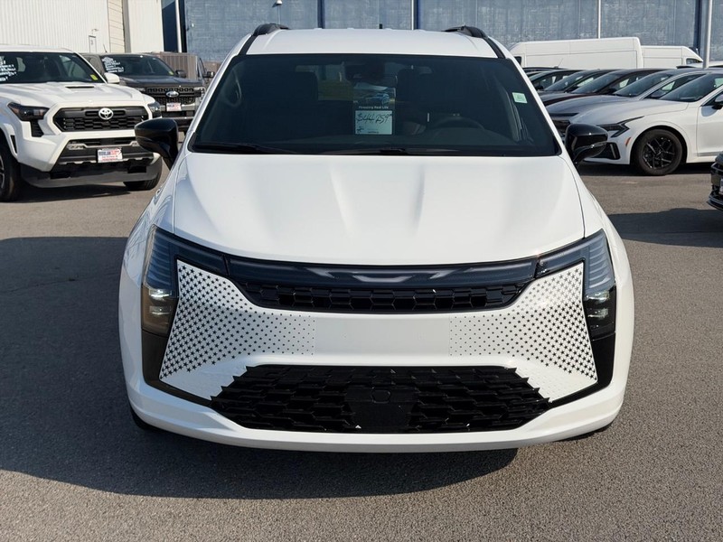 Chrysler Pacifica Vehicle Full-screen Gallery Image 2