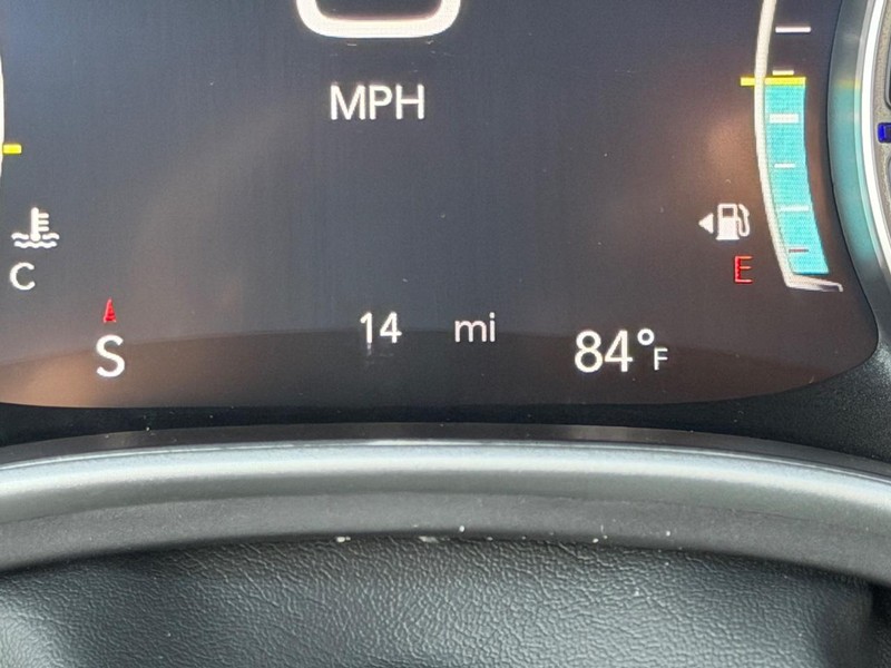 Chrysler Pacifica Vehicle Full-screen Gallery Image 24