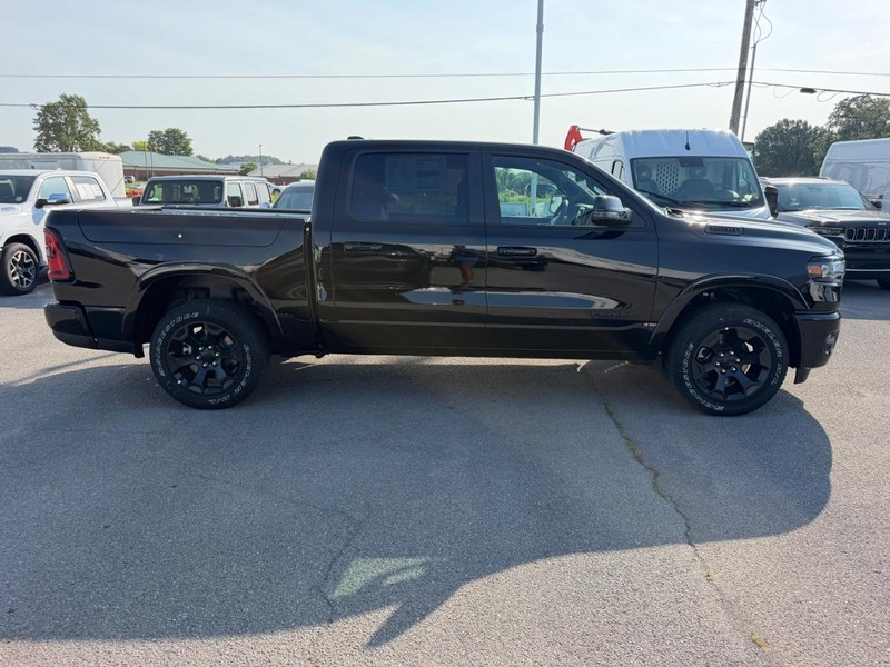Ram 1500 Vehicle Full-screen Gallery Image 4