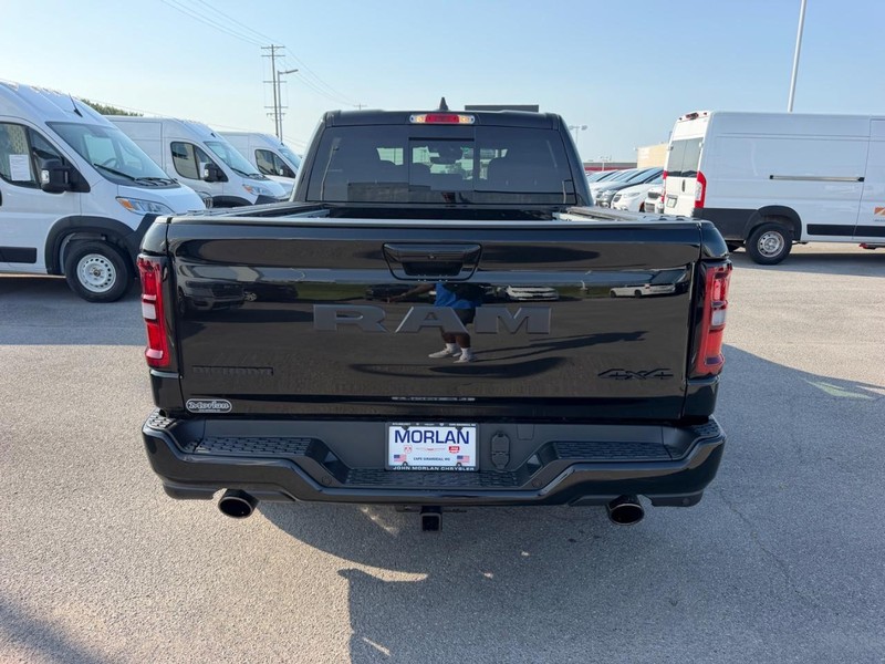 Ram 1500 Vehicle Full-screen Gallery Image 6