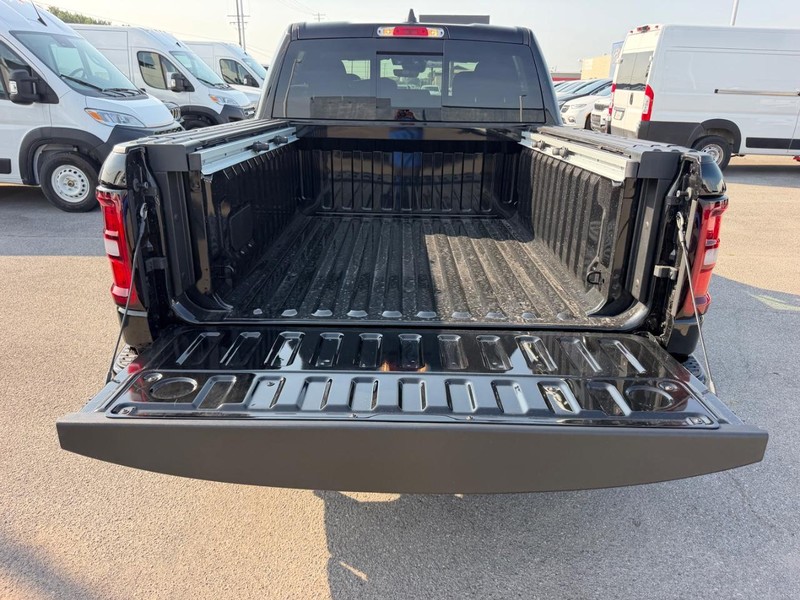 Ram 1500 Vehicle Full-screen Gallery Image 7