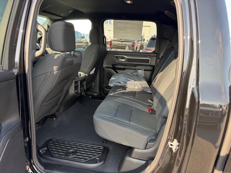 Ram 1500 Vehicle Full-screen Gallery Image 9
