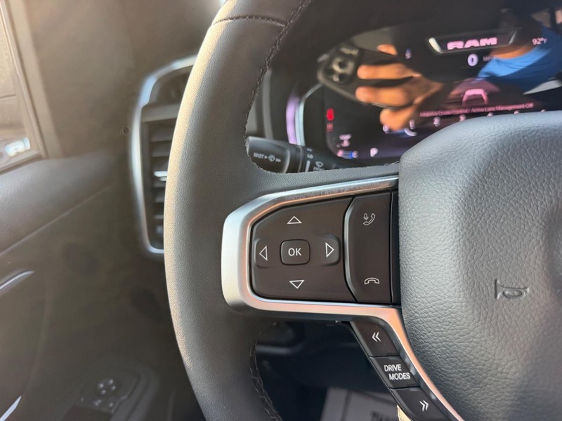 Ram 1500 Vehicle Full-screen Gallery Image 12