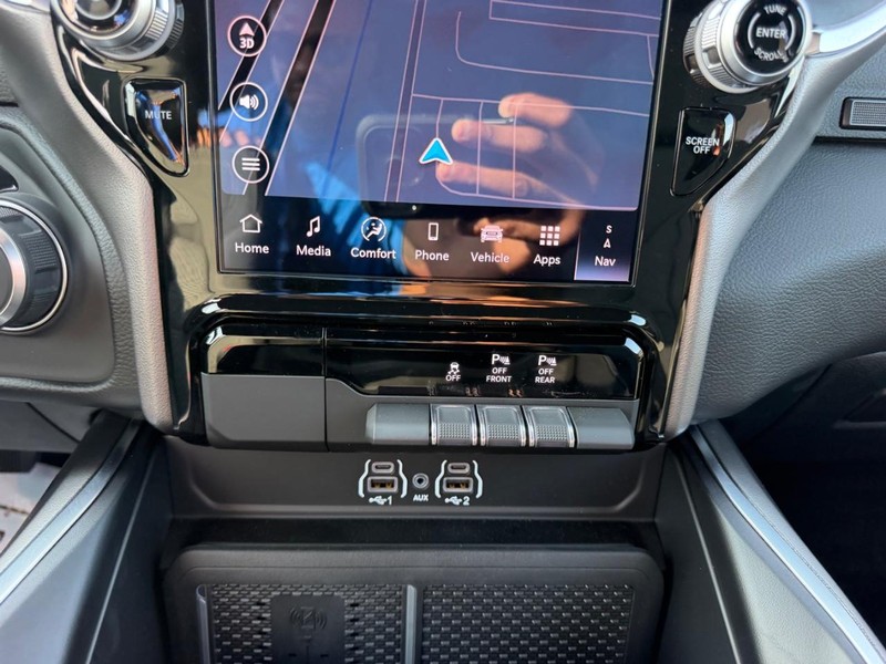 Ram 1500 Vehicle Full-screen Gallery Image 16