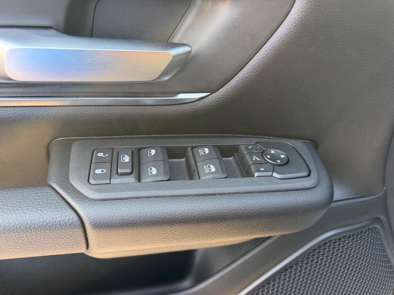 Ram 1500 Vehicle Full-screen Gallery Image 18