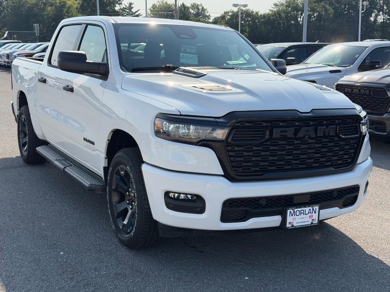 Ram 1500 Vehicle Full-screen Gallery Image 3