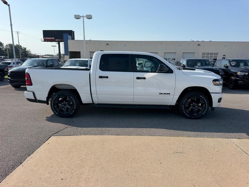 Ram 1500 Vehicle Full-screen Gallery Image 4