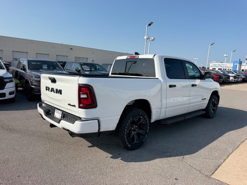 Ram 1500 Vehicle Full-screen Gallery Image 5