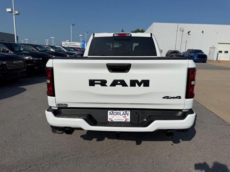 Ram 1500 Vehicle Full-screen Gallery Image 6