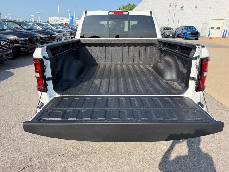 Ram 1500 Vehicle Full-screen Gallery Image 7