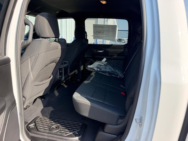 Ram 1500 Vehicle Full-screen Gallery Image 9
