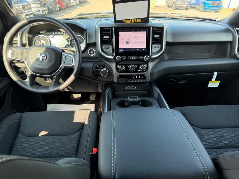 Ram 1500 Vehicle Full-screen Gallery Image 10