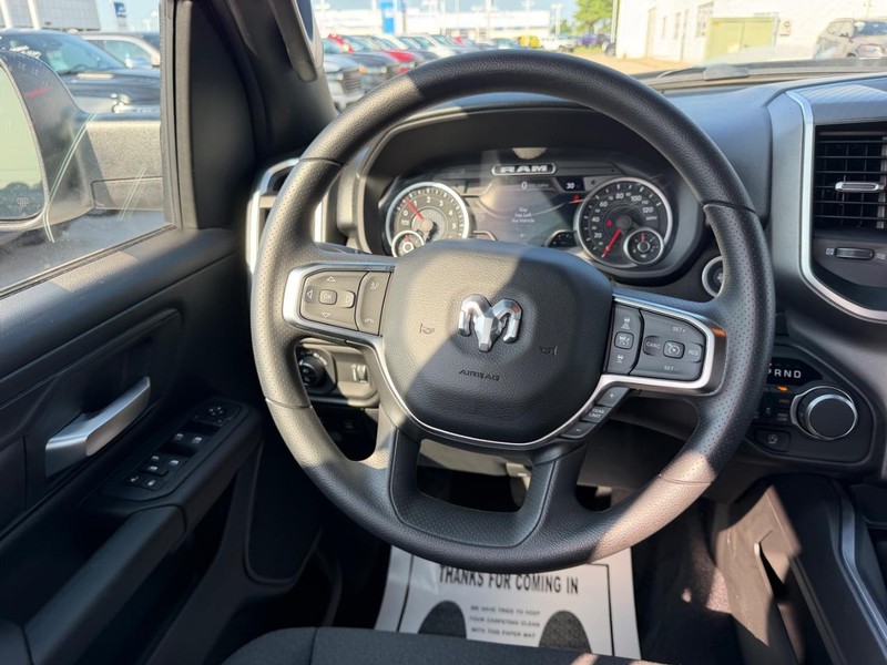 Ram 1500 Vehicle Full-screen Gallery Image 11