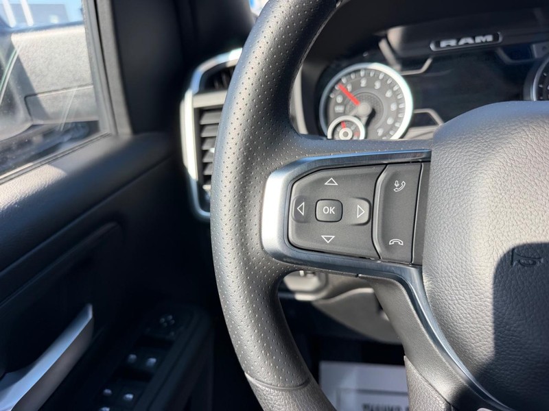 Ram 1500 Vehicle Full-screen Gallery Image 12