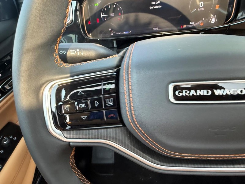 Jeep Grand Wagoneer Vehicle Full-screen Gallery Image 16
