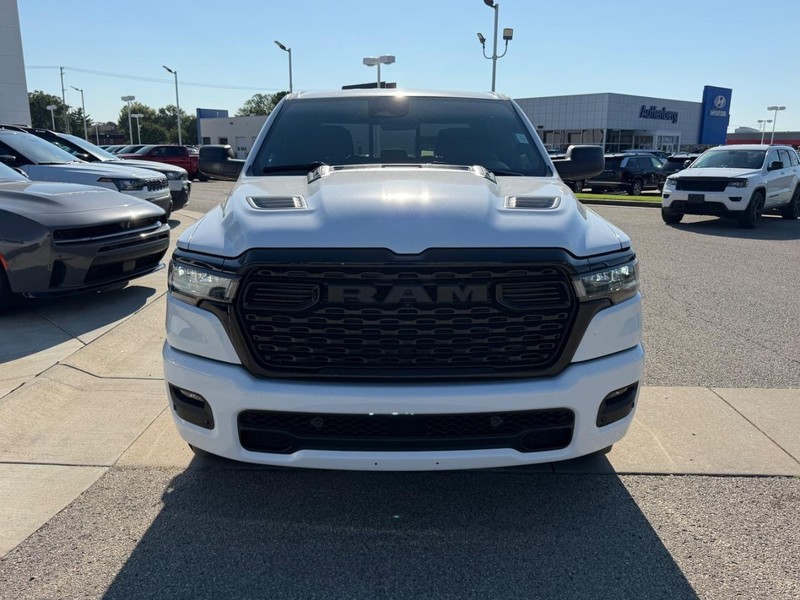 Ram 1500 Vehicle Full-screen Gallery Image 2