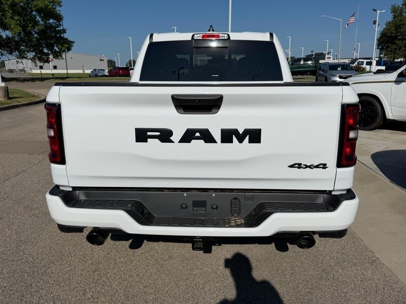 Ram 1500 Vehicle Full-screen Gallery Image 5