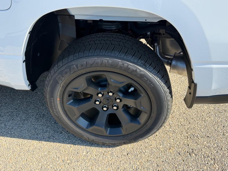 Ram 1500 Vehicle Full-screen Gallery Image 7