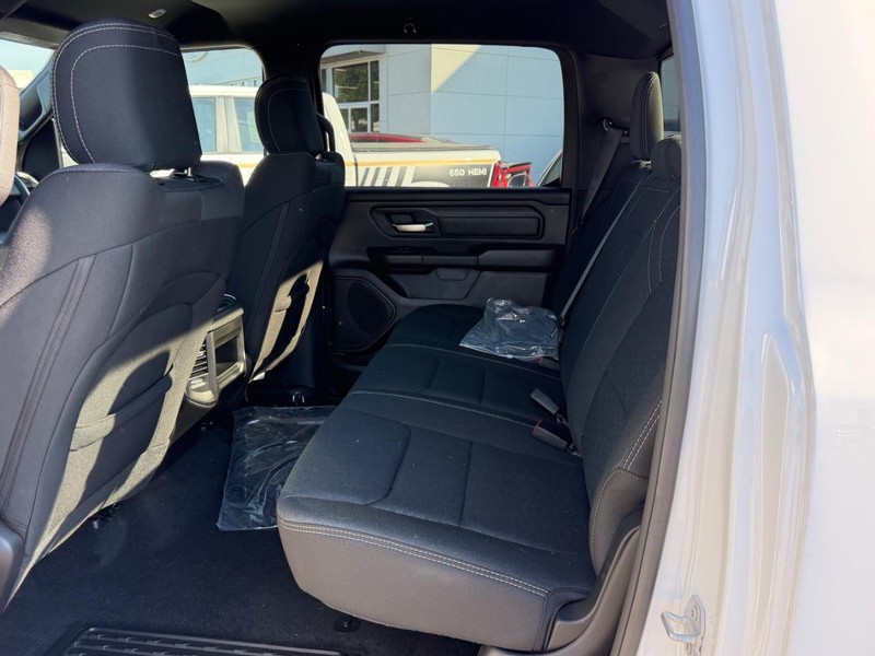 Ram 1500 Vehicle Full-screen Gallery Image 8