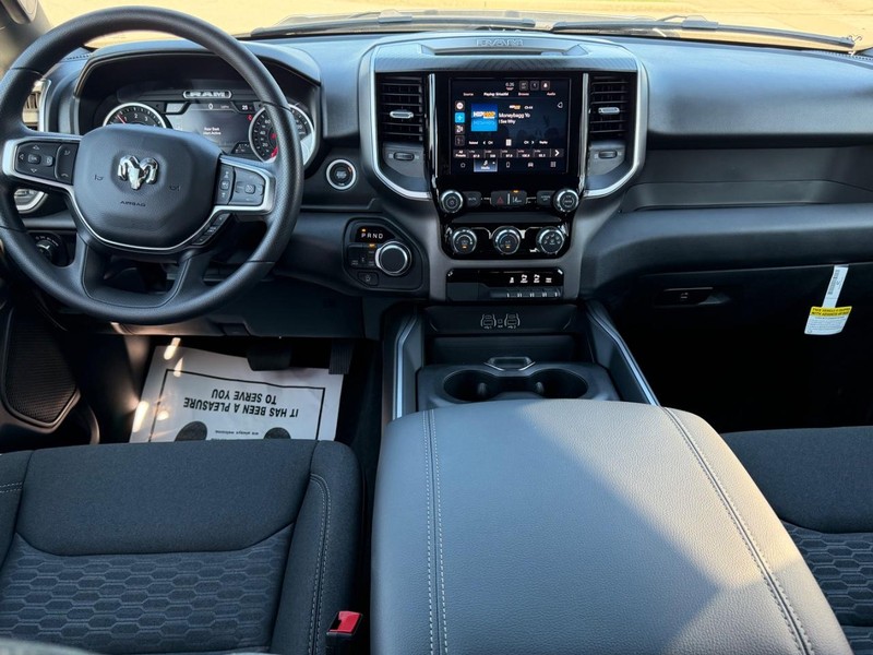 Ram 1500 Vehicle Full-screen Gallery Image 9