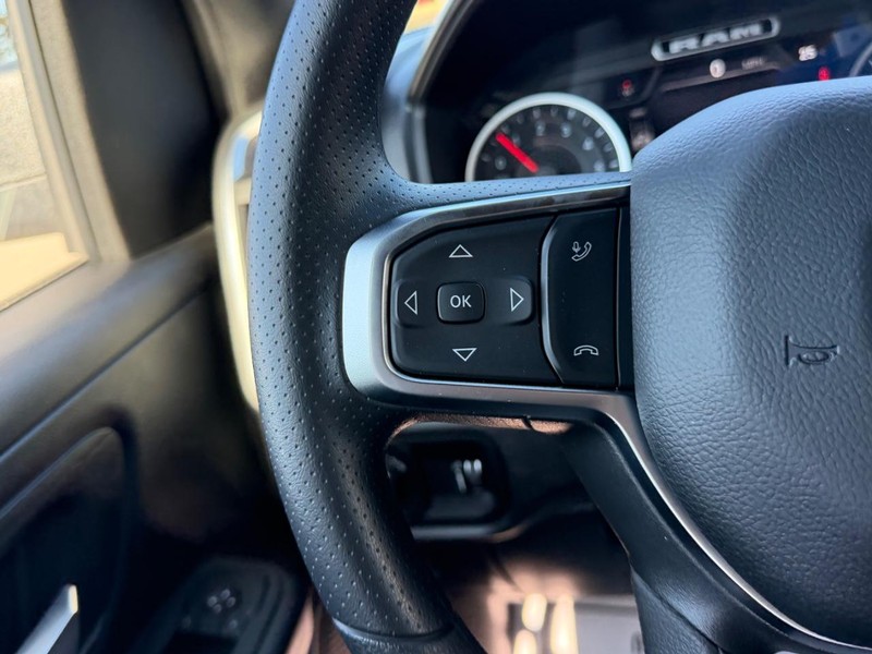Ram 1500 Vehicle Full-screen Gallery Image 11