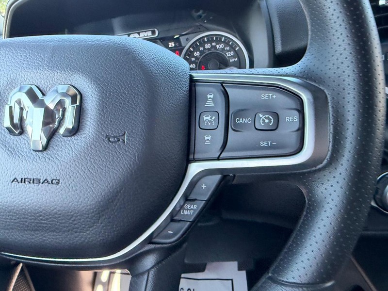 Ram 1500 Vehicle Full-screen Gallery Image 12