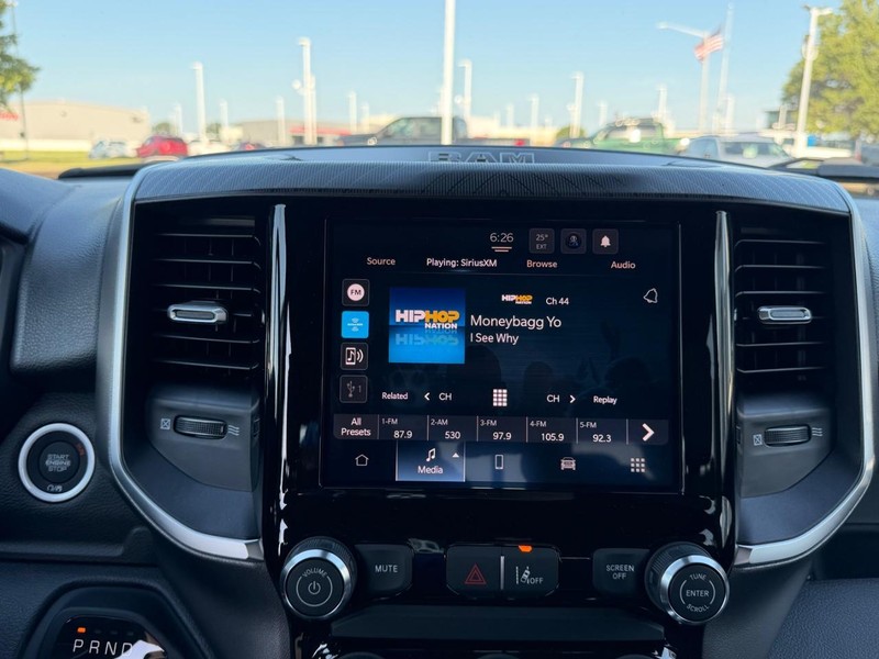Ram 1500 Vehicle Full-screen Gallery Image 13