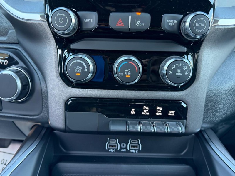 Ram 1500 Vehicle Full-screen Gallery Image 14