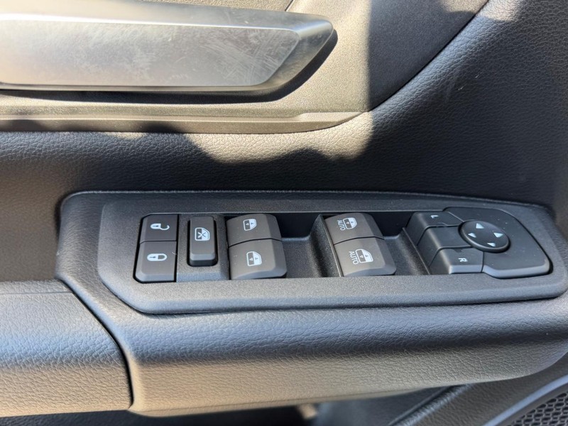Ram 1500 Vehicle Full-screen Gallery Image 17
