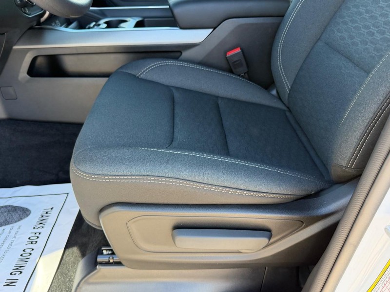 Ram 1500 Vehicle Full-screen Gallery Image 18
